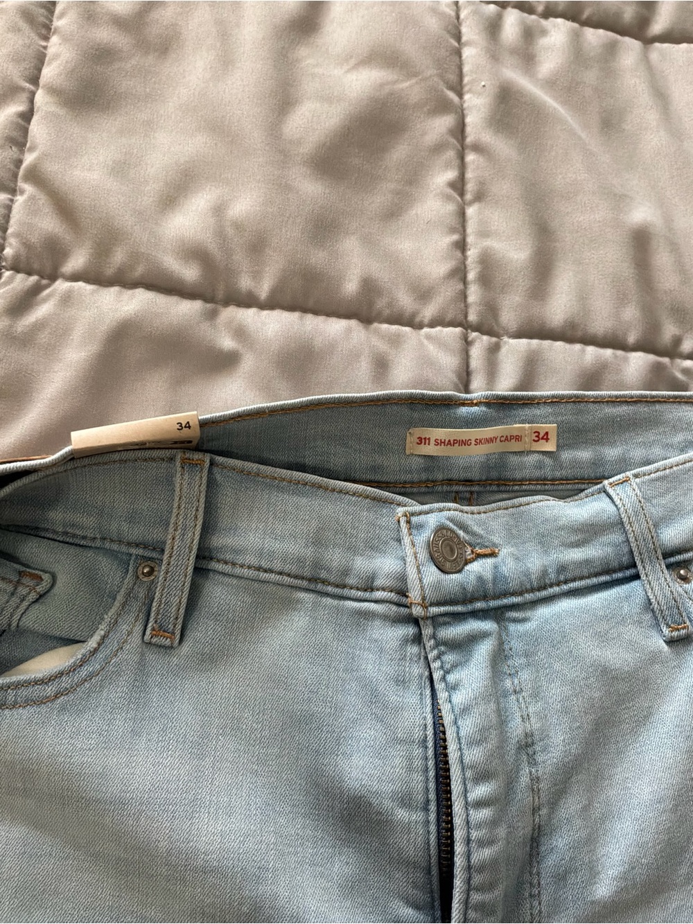 Levis 311 Light Wash Women’s Shaping Skinny Capri Size 34 - Picture 5 of 7